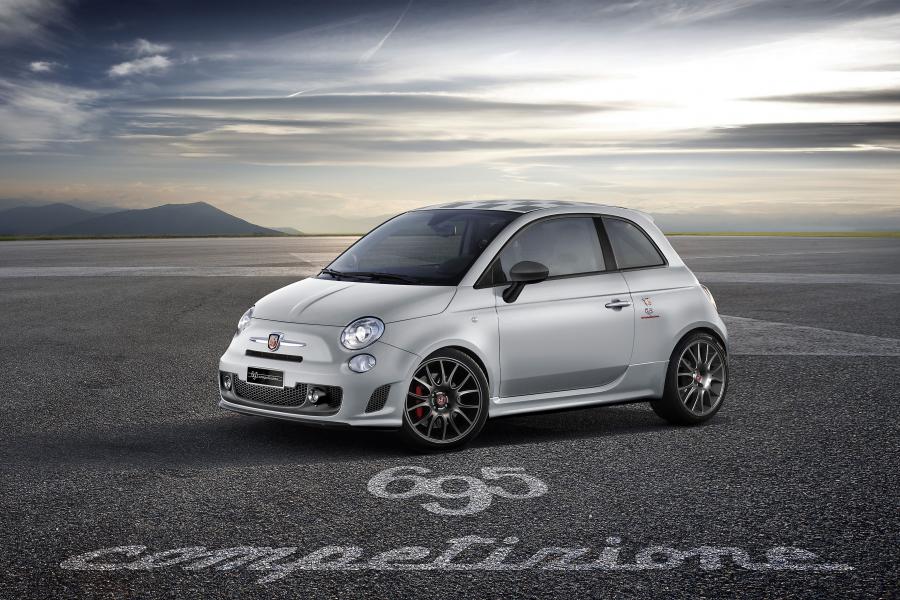  Abarth 695 Competizione 2011 года  (фото 1 из 2)